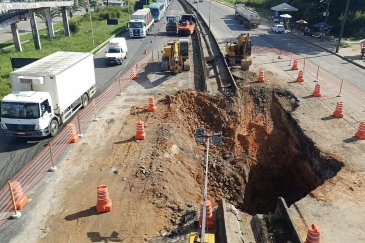 dnit-decreta-situacao-de-emergencia-na-br-324-apos-cratera-em-trecho-de-simoes-filho