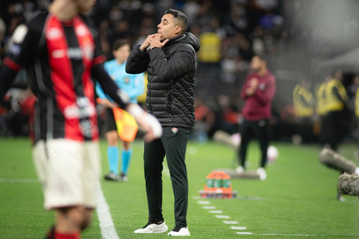 jair-ventura-minimiza-jejum-fora-de-casa-do-vitoria-apos-empate-com-corinthians