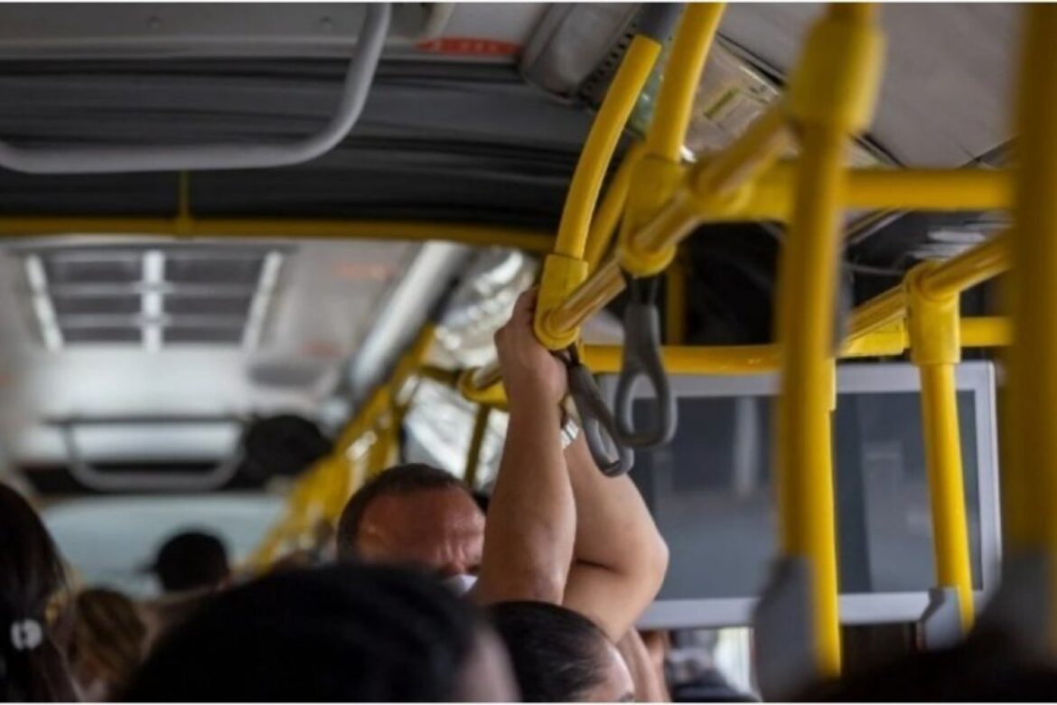 homem-e-detido-apos-importunar-sexualmente-outro-durante-viagem-de-onibus-na-bahia