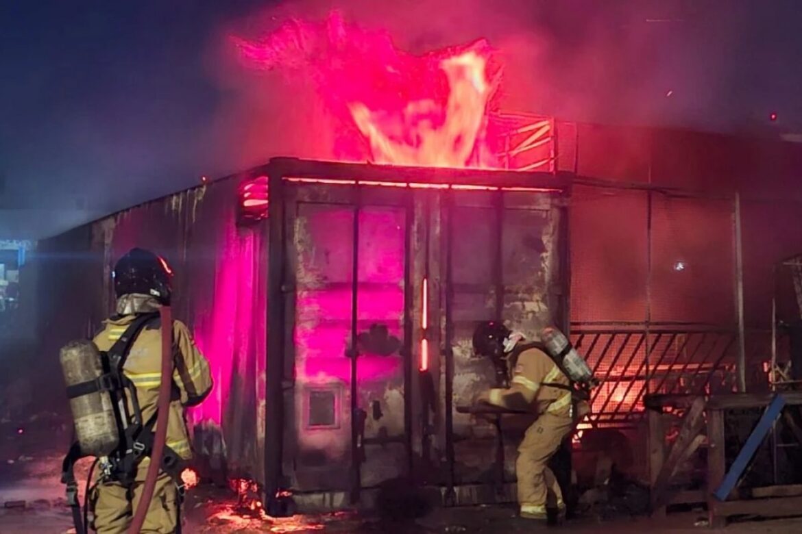 incendio-destroi-mercadorias-e-causa-prejuizo-de-r$-100-mil-em-feira-de-santana